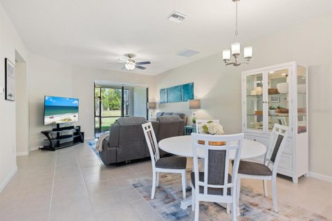 House in Lakewood Ranch, Florida 2 bedrooms, 135.45 sq.m. № 1787369 - photo 11