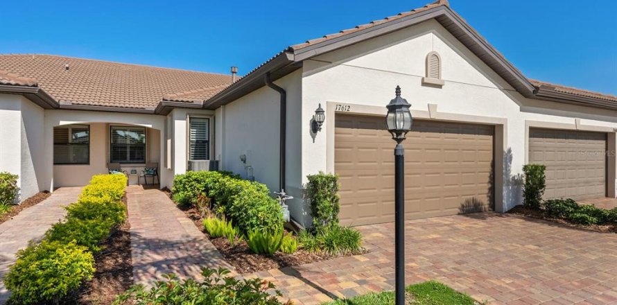 House in Lakewood Ranch, Florida 2 bedrooms, 135.45 sq.m. № 1787369