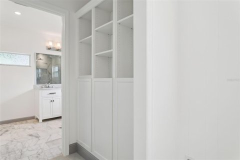 House in Tampa, Florida 3 bedrooms, 163.04 sq.m. № 1793102 - photo 16
