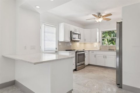 House in Tampa, Florida 3 bedrooms, 163.04 sq.m. № 1793102 - photo 7