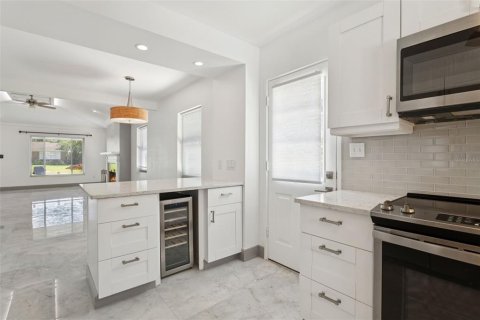 House in Tampa, Florida 3 bedrooms, 163.04 sq.m. № 1793102 - photo 9