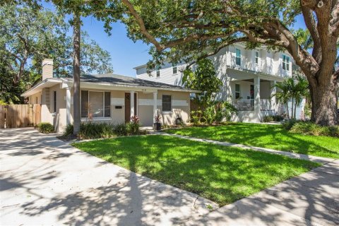 House in Tampa, Florida 3 bedrooms, 163.04 sq.m. № 1793102 - photo 2