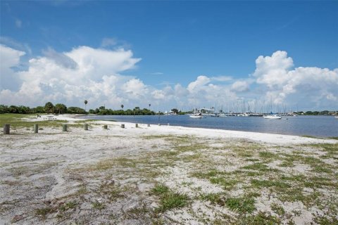 House in Tampa, Florida 3 bedrooms, 163.04 sq.m. № 1793102 - photo 27