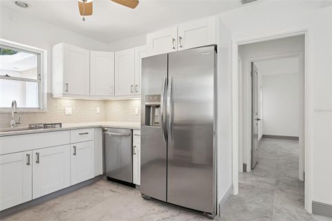House in Tampa, Florida 3 bedrooms, 163.04 sq.m. № 1793102 - photo 8