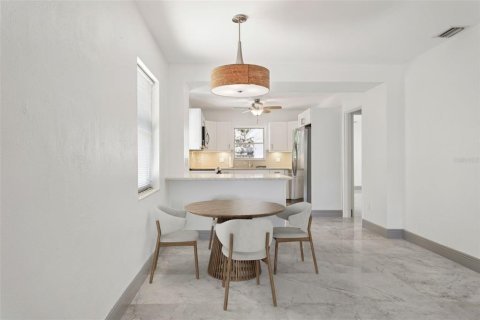 House in Tampa, Florida 3 bedrooms, 163.04 sq.m. № 1793102 - photo 6