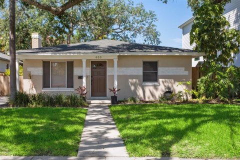 House in Tampa, Florida 3 bedrooms, 163.04 sq.m. № 1793102 - photo 1