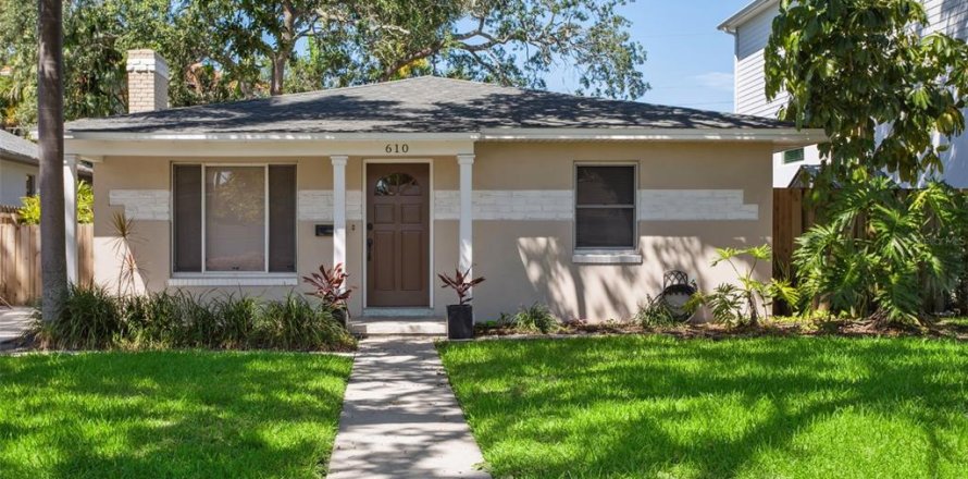 House in Tampa, Florida 3 bedrooms, 163.04 sq.m. № 1793102