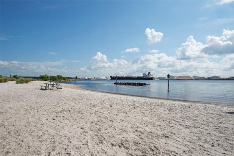 House in Tampa, Florida 3 bedrooms, 163.04 sq.m. № 1793102 - photo 26
