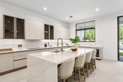 House in Miami, Florida 4 bedrooms, 384.89 sq.m. № 1986976 - photo 3