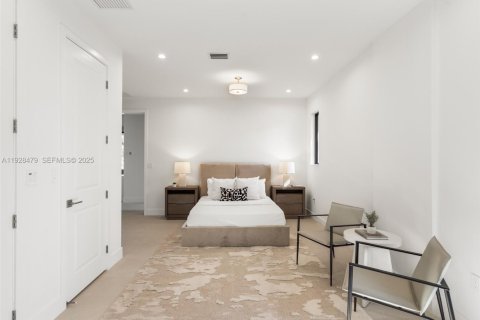 House in Miami, Florida 4 bedrooms, 384.89 sq.m. № 1986976 - photo 26