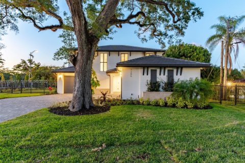 House in Miami, Florida 4 bedrooms, 384.89 sq.m. № 1986976 - photo 8