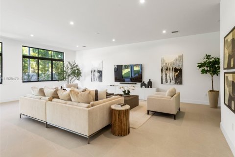 House in Miami, Florida 4 bedrooms, 384.89 sq.m. № 1986976 - photo 11