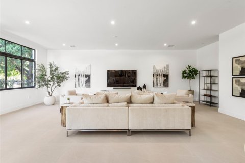 House in Miami, Florida 4 bedrooms, 384.89 sq.m. № 1986976 - photo 19