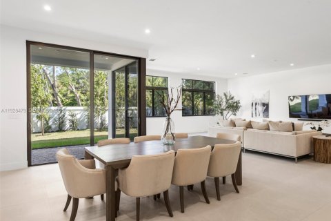 House in Miami, Florida 4 bedrooms, 384.89 sq.m. № 1986976 - photo 22