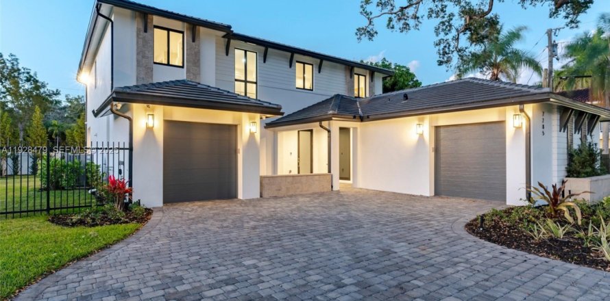 House in Miami, Florida 4 bedrooms, 384.89 sq.m. № 1986976