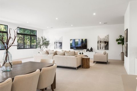 House in Miami, Florida 4 bedrooms, 384.89 sq.m. № 1986976 - photo 21