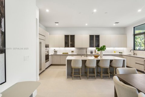 House in Miami, Florida 4 bedrooms, 384.89 sq.m. № 1986976 - photo 15