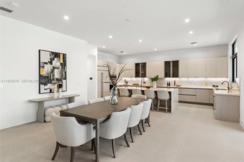 House in Miami, Florida 4 bedrooms, 384.89 sq.m. № 1986976 - photo 4