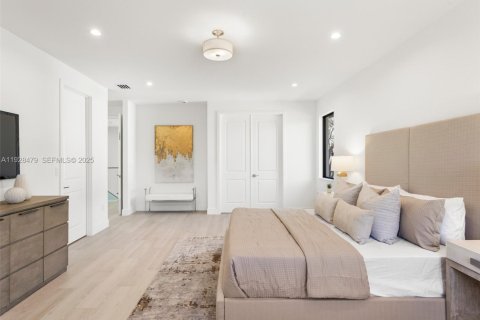 House in Miami, Florida 4 bedrooms, 384.89 sq.m. № 1986976 - photo 30