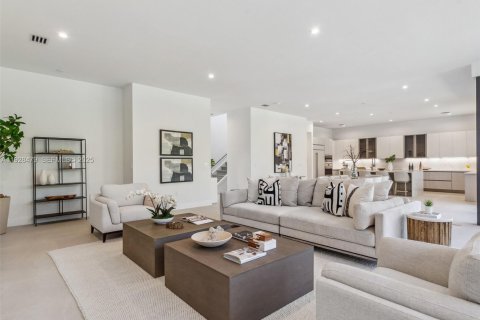 House in Miami, Florida 4 bedrooms, 384.89 sq.m. № 1986976 - photo 20