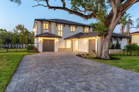 House in Miami, Florida 4 bedrooms, 384.89 sq.m. № 1986976 - photo 12