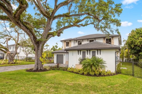 House in Miami, Florida 4 bedrooms, 384.89 sq.m. № 1986976 - photo 9