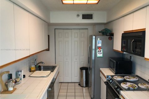 Condo in Aventura, Florida, 2 bedrooms  № 1862974 - photo 26
