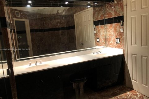 Condo in Aventura, Florida, 2 bedrooms  № 1862974 - photo 19