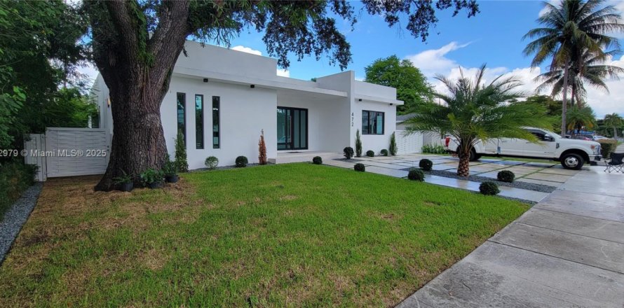 Villa ou maison à Miami Springs, Floride 4 chambres, 241.55 m2 № 1927241