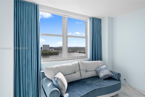 Appartement à louer à Sunny Isles Beach, Floride: 2 chambres, 138.24 m2 № 2275038 - photo 12
