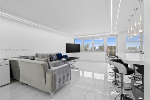 Appartement à louer à Sunny Isles Beach, Floride: 2 chambres, 138.24 m2 № 2275038 - photo 5