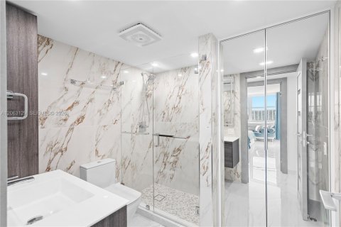Appartement à louer à Sunny Isles Beach, Floride: 2 chambres, 138.24 m2 № 2275038 - photo 15