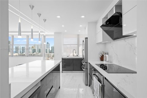 Appartement à louer à Sunny Isles Beach, Floride: 2 chambres, 138.24 m2 № 2275038 - photo 3