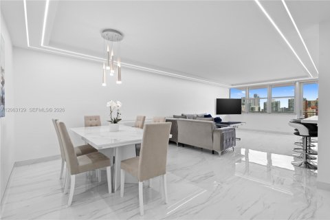 Appartement à louer à Sunny Isles Beach, Floride: 2 chambres, 138.24 m2 № 2275038 - photo 6