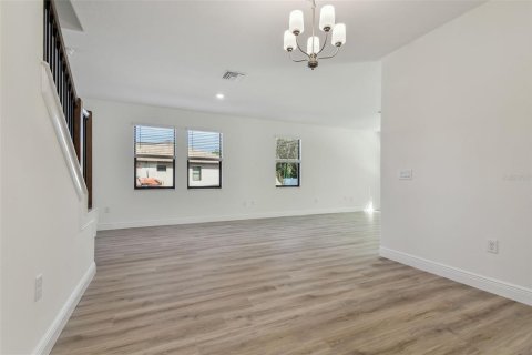 House in New Port Richey, Florida 5 bedrooms, 253.81 sq.m. № 1805475 - photo 24