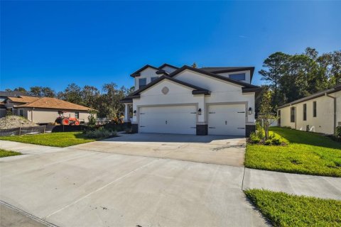 House in New Port Richey, Florida 5 bedrooms, 253.81 sq.m. № 1805475 - photo 5