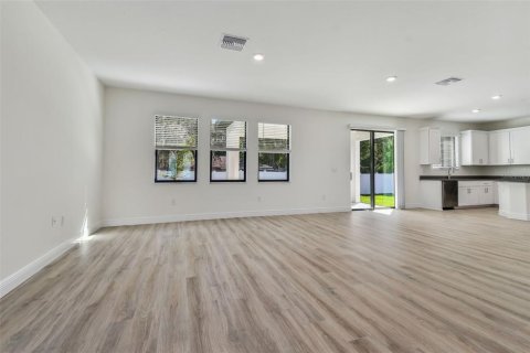 House in New Port Richey, Florida 5 bedrooms, 253.81 sq.m. № 1805475 - photo 26
