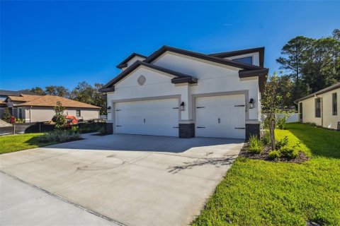 House in New Port Richey, Florida 5 bedrooms, 253.81 sq.m. № 1805475 - photo 6