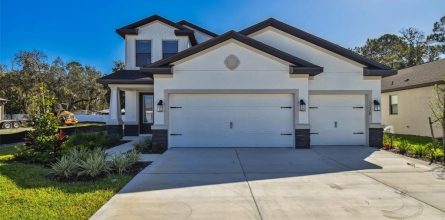 House in New Port Richey, Florida 5 bedrooms, 253.81 sq.m. № 1805475