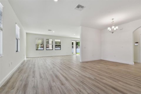 House in New Port Richey, Florida 5 bedrooms, 253.81 sq.m. № 1805475 - photo 20