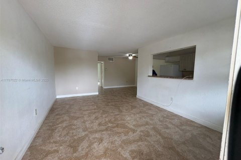 Condo in Miami, Florida, 1 bedroom  № 1696309 - photo 7