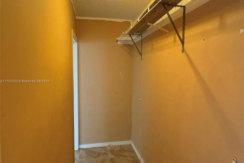 Condo in Miami, Florida, 1 bedroom  № 1696309 - photo 14