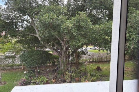 Condo in Miami, Florida, 1 bedroom  № 1696309 - photo 18