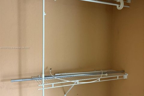Condo in Miami, Florida, 1 bedroom  № 1696309 - photo 16