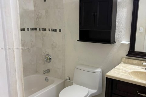 Condo in Miami, Florida, 1 bedroom  № 1696309 - photo 10