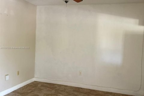 Condo in Miami, Florida, 1 bedroom  № 1696309 - photo 12
