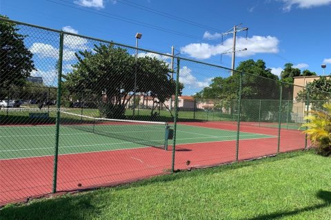 Снять в аренду кондоминиум в Дорал, Флорида 2 спальни, 96.62м2, № 1990881 - фото 17