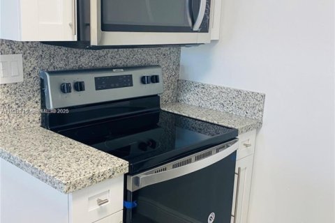 Снять в аренду кондоминиум в Дорал, Флорида 2 спальни, 96.62м2, № 1990881 - фото 6