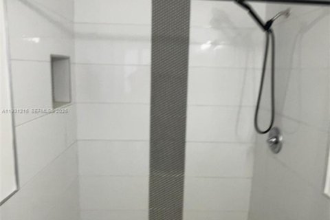 Снять в аренду кондоминиум в Дорал, Флорида 2 спальни, 96.62м2, № 1990881 - фото 14