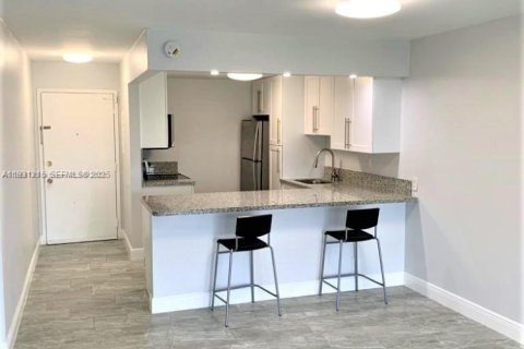 Снять в аренду кондоминиум в Дорал, Флорида 2 спальни, 96.62м2, № 1990881 - фото 9